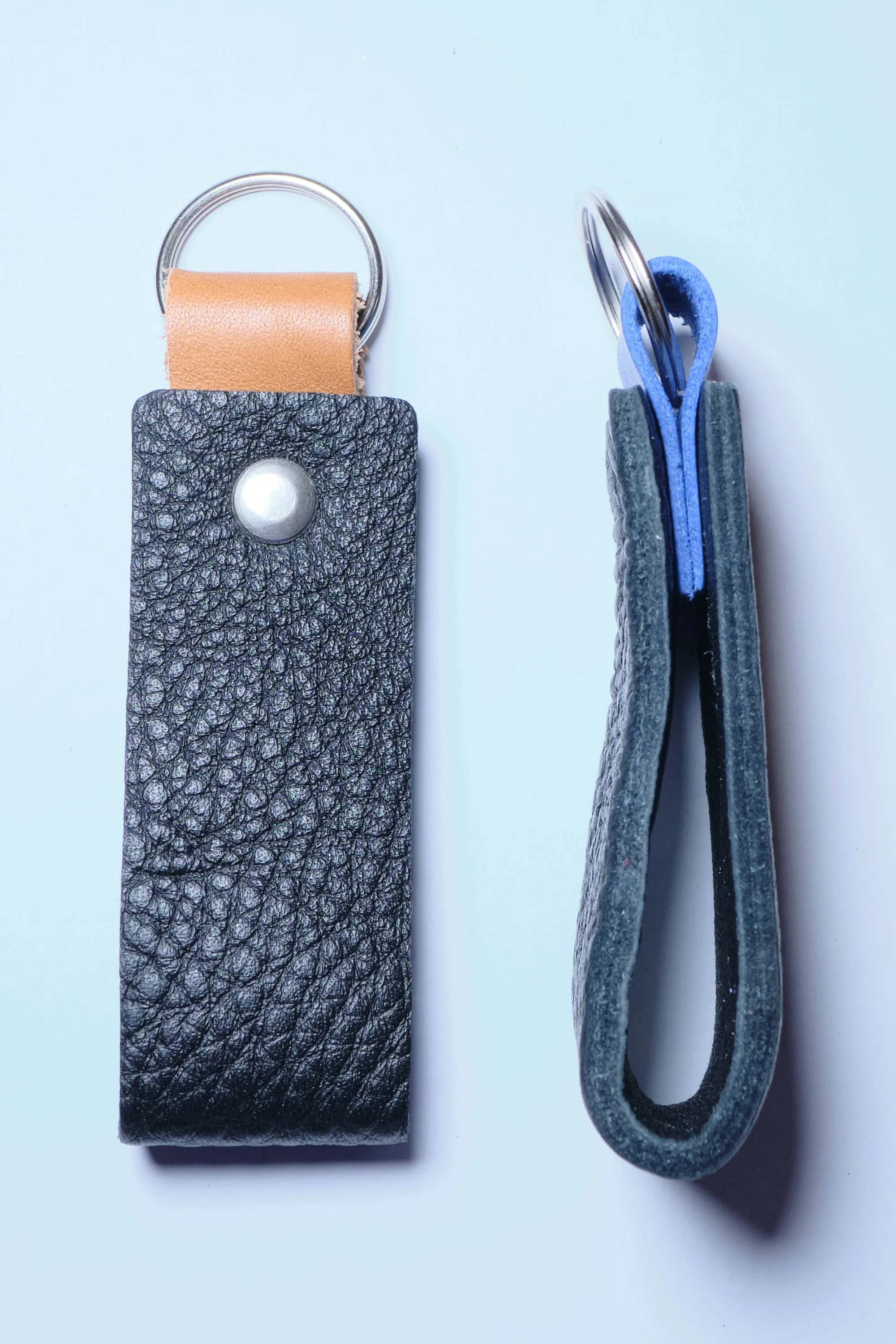 Nero Wallet - Cool Leather Keychain for Men and Women - Key Holder - Key Organizer - Double Colors Leather - Set of 2 - Random Colors